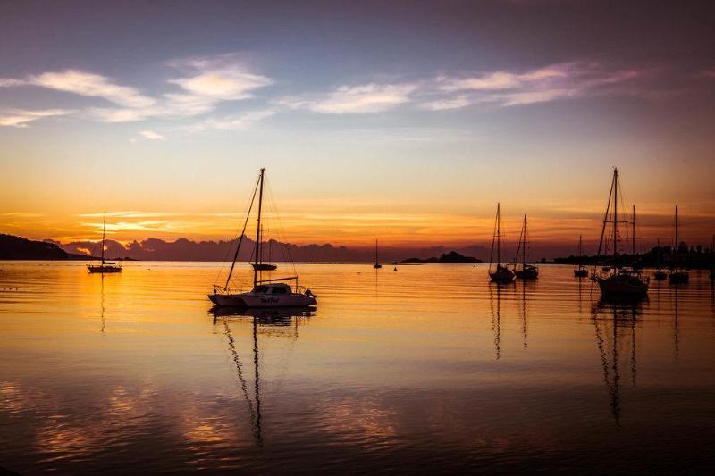Bay Breeze Boutique Accommodation ベイトマンズ・ベイ エクステリア 写真